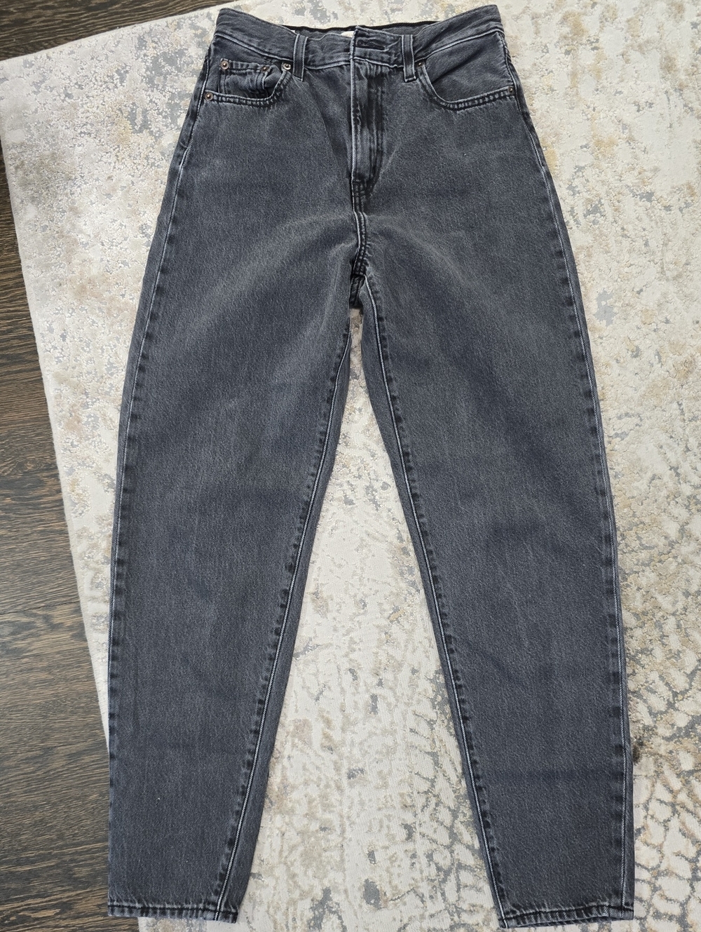 Levi's High-Rise Black Women's Jeans with Tapered Leg